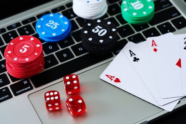 Layar riwayat dan statistik permainan Number Prediction